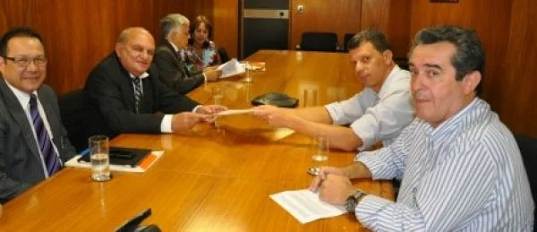 Contraf-CUT assina aditivo com a Caixa para tratar de  7ª e 8ª horas em CCV 