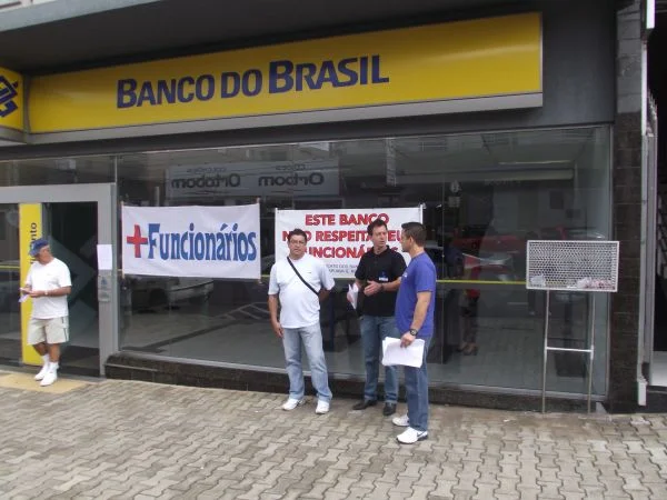 Protesto na agência Portal do Lago, em Guarapuava