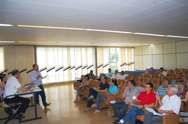 Dirigente do Seeb Umuarama participa de reunião do Conselho Municipal do Meio Ambiente