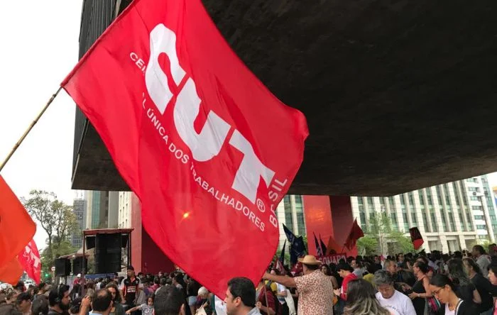 Plebiscito Popular vai ouvir população sobre redução da jornada e fim da escala 6x1 