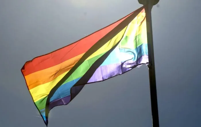 População LGBTQIA+ ainda enfrenta barreiras e discriminação no acesso à saúde 