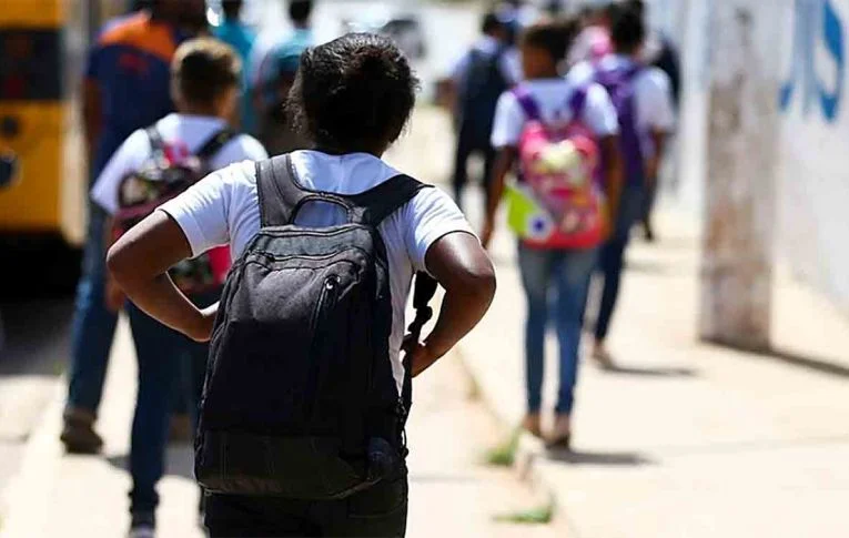 Por ausência de políticas públicas de educação, analfabetismo volta a crescer no Brasil