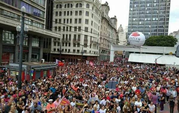 Povo na rua, Congresso recua e suspende reforma da Previdência