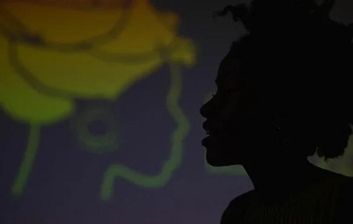 Racismo impacta profundamente a saúde mental de pessoas negras, diz psicanalista 