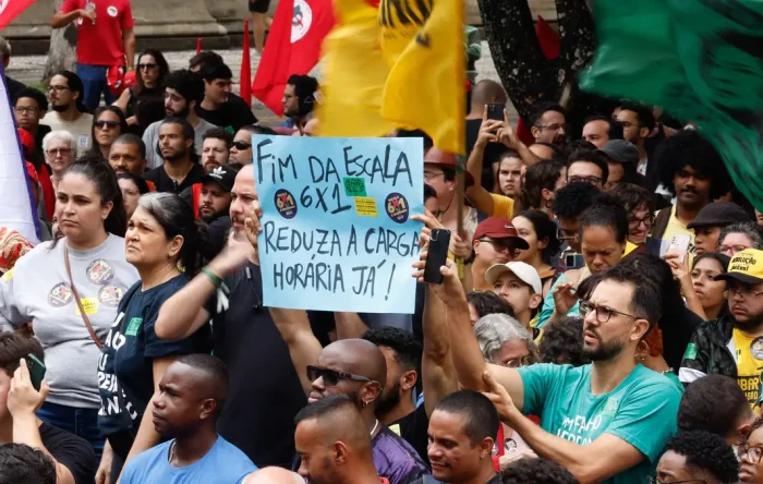 Senado avança em PEC que reduz jornada de trabalho para 36 horas semanais 