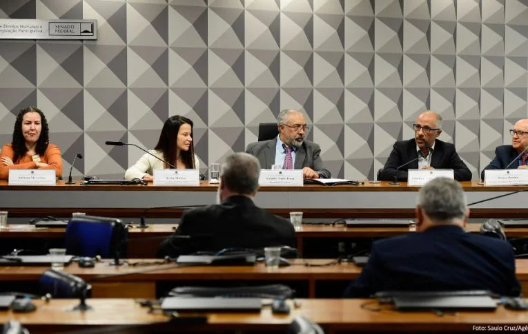 Senado debate redução da jornada