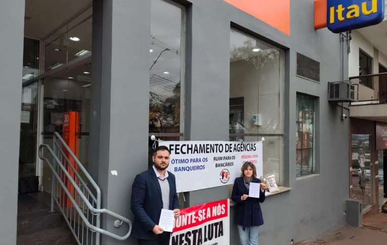 Sindicato de Campo Mourão protesta contra fechamento de agência do Itaú em Iretama