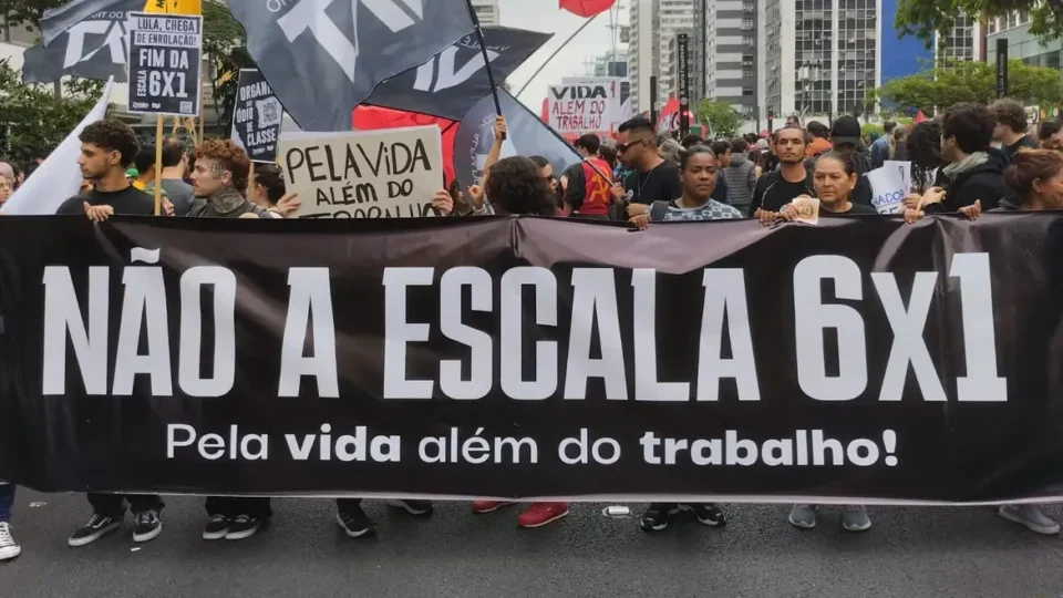 Mercado e lojas acabam com escala 6×1, enquanto Brasília debate mudanças