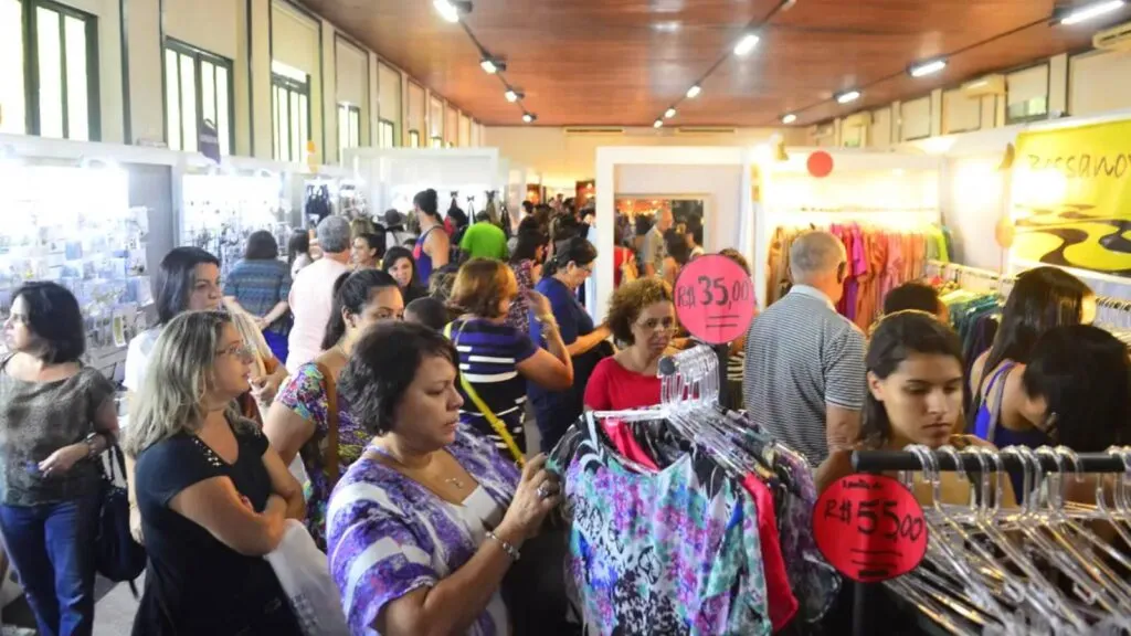 Redução da jornada teria custo similar a reajustes históricos do salário mínimo