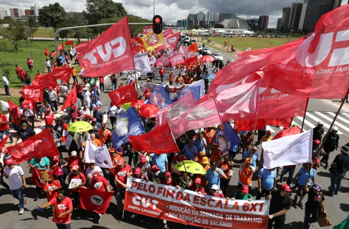 Marcha da Classe Trabalhadora leva milhares às ruas de Brasília 