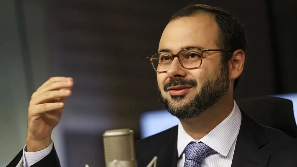 Fim da escala 6×1 pode impulsionar economia e consumo, diz ministro da Microempresa